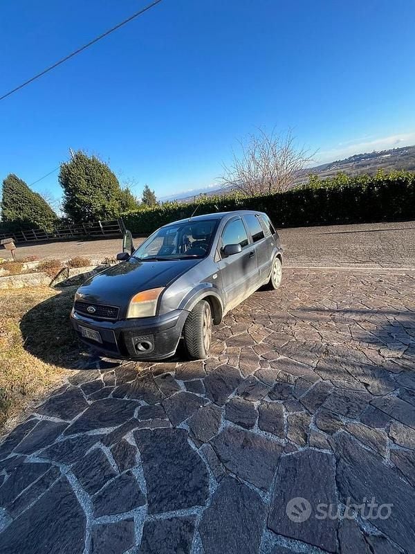 Usata Ford Fusion 68 CV (50 kW) 2007 Blu Berlina