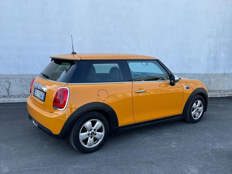 Usata Mini ONE 95 CV (69 kW) 2014 Arancione Utilitaria