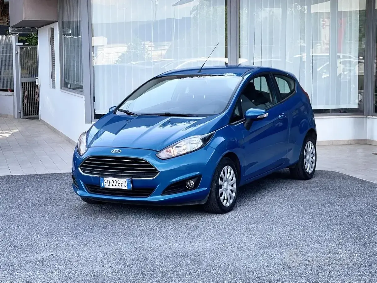 Usata Ford Fiesta 95 CV (69 kW) 2016 Blu Utilitaria