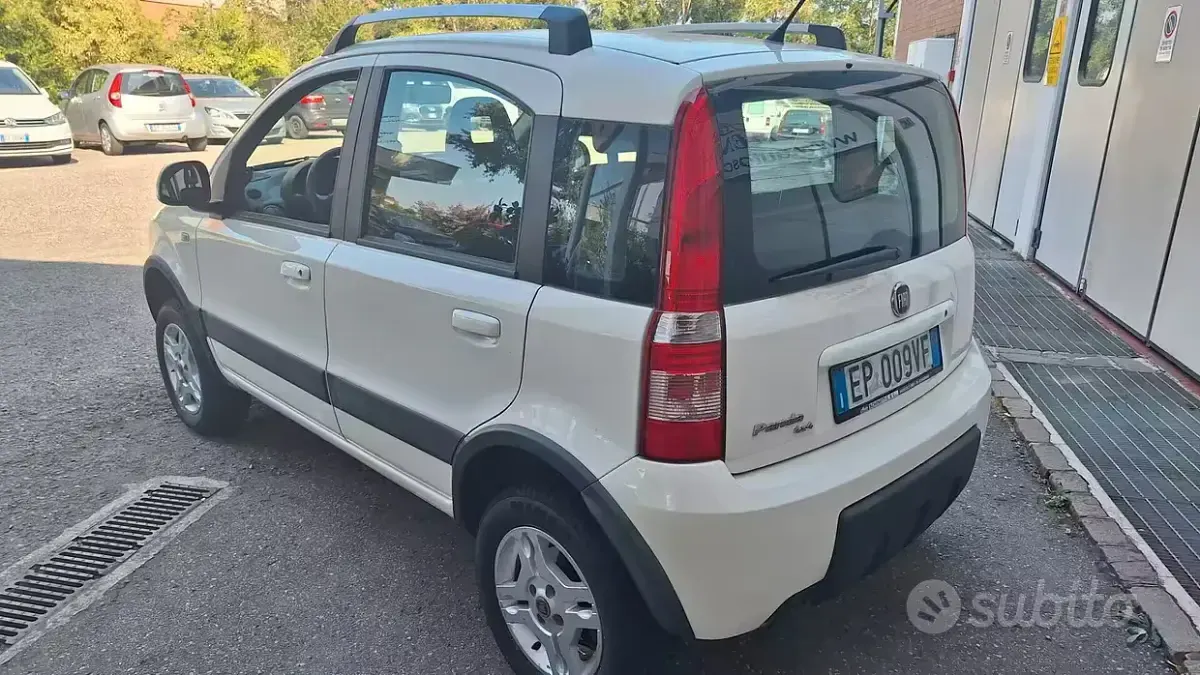 Usata Fiat Panda 4x4 S 75 CV (55 kW) 2013 Bianco Utilitaria