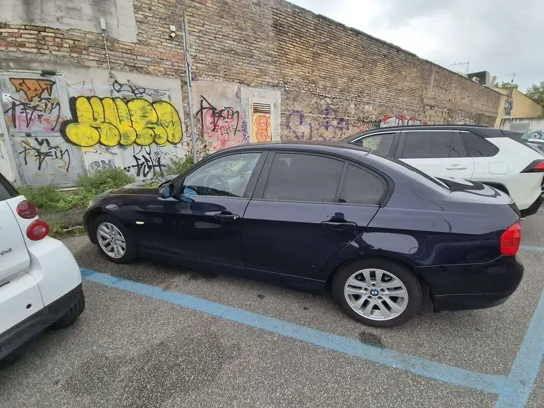 Begagnad BMW 318 143 HK (105 kW) 2008 Sedan