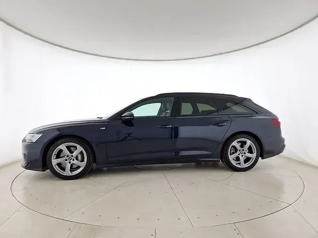 Usata Audi A6 S-Line 286 CV (210 kW) 2024 Blu firmamento metallizzato Station wagon