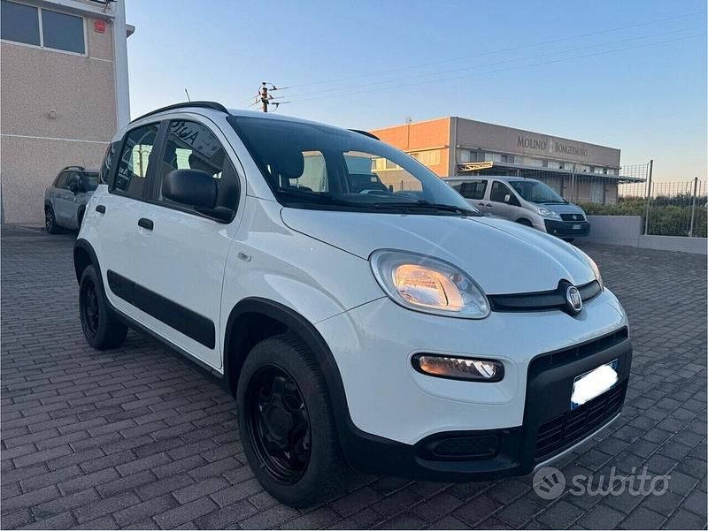 Usata Fiat Panda 4x4 S 86 CV (63 kW) 2019 Bianco Utilitaria