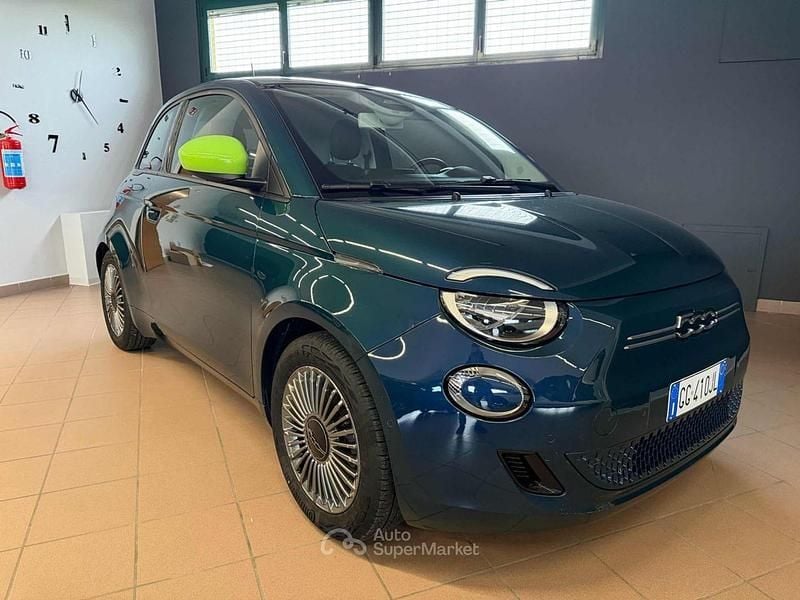 Usata Fiat 500e Icon 86 kW (118 CV) 2021 Oceano green Berlina