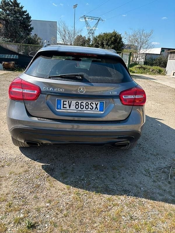 Usata Mercedes GLA200 136 CV (100 kW) 2014 Grigio SUV