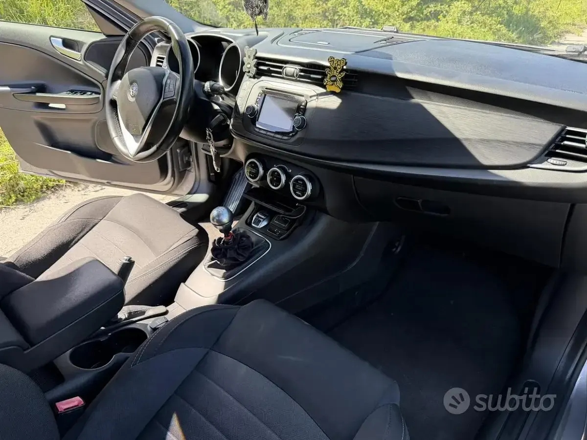 Usata Alfa Romeo Giulietta 120 CV (88 kW) 2017 Grigio Utilitaria