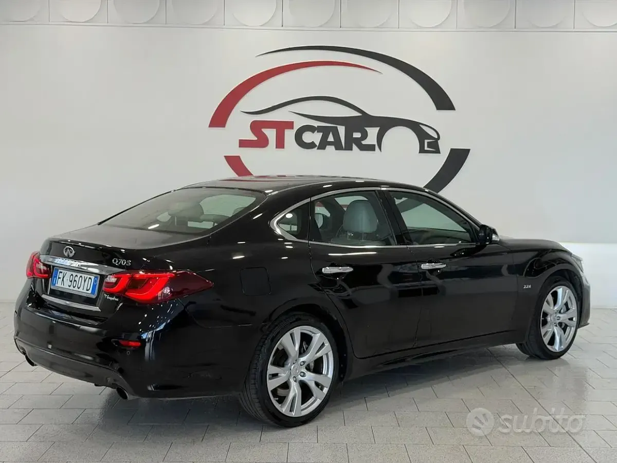 Usata Infiniti Q70 Premium Executive 170 CV (125 kW) 2015 Nero Berlina