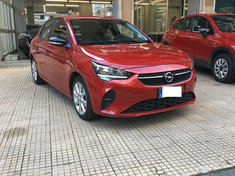 Rosso Usata 2022 Opel Blitz Edition Tre volumi | 11.600 € - Immagine 1/4