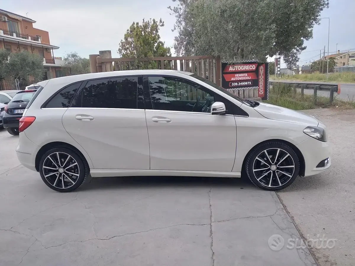 Usata Mercedes B180 Executive 109 CV (80 kW) 2014 Bianco Utilitaria