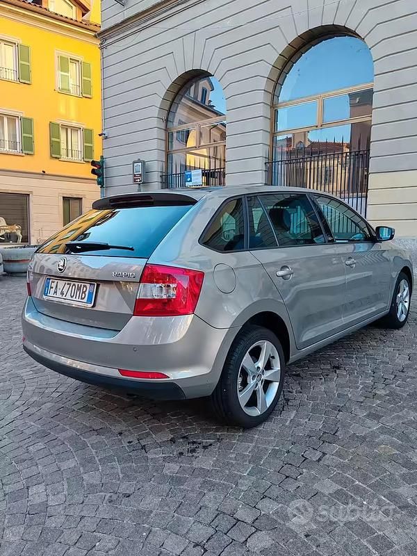 Usata Skoda Rapid 2015 Grigio Utilitaria