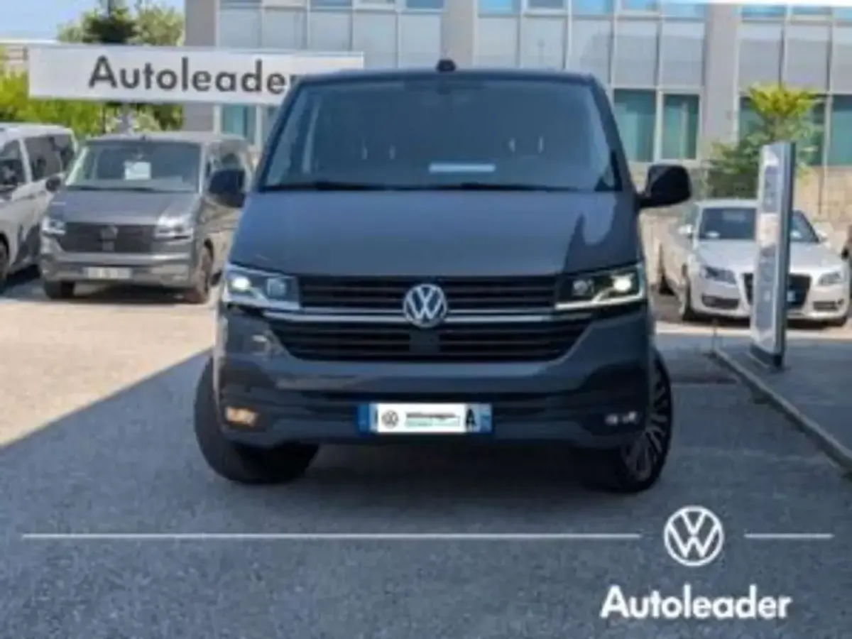 Usata VW T6.1 204 CV (150 kW) 2023 Pure grey Furgone