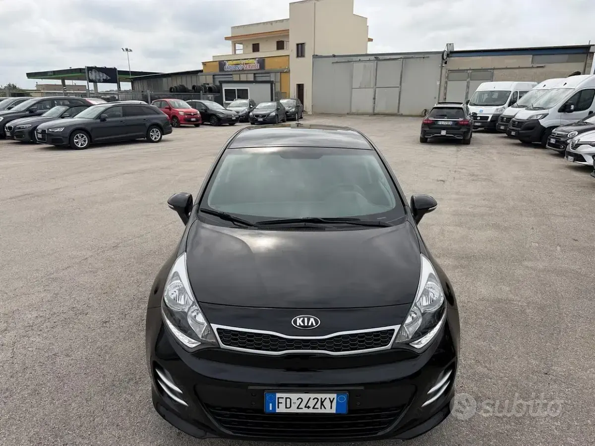 Usata Kia Rio 90 CV (66 kW) 2016 Nero Utilitaria