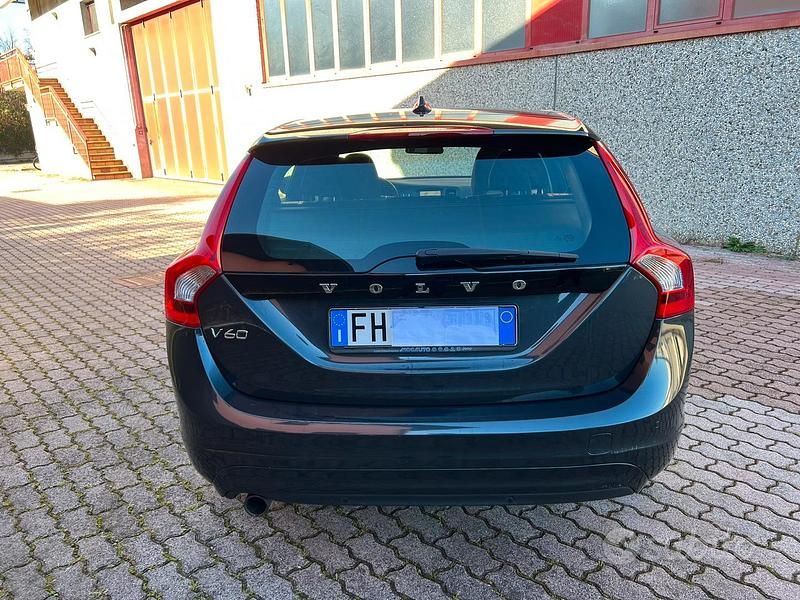 Usata Volvo V60 Summum 120 CV (88 kW) 2017 Grigio Station wagon