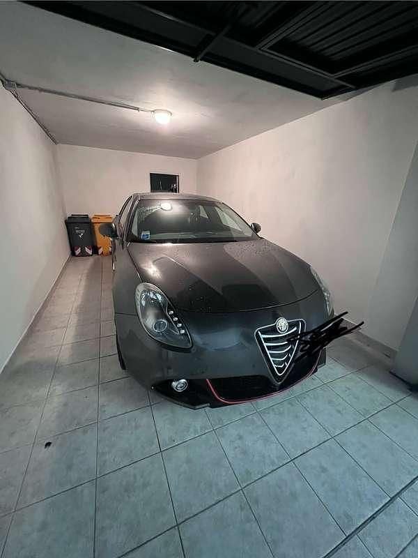 Usata Alfa Romeo Giulietta Distinctive 120 CV (88 kW) 2015 Grigio Berlina