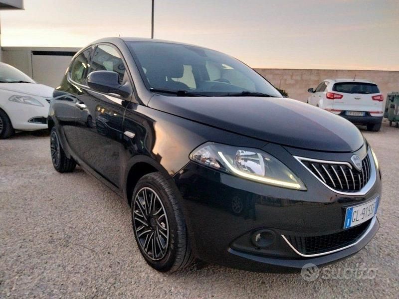 Usata Lancia Ypsilon Gold 69 CV (50 kW) 2022 Nero Utilitaria