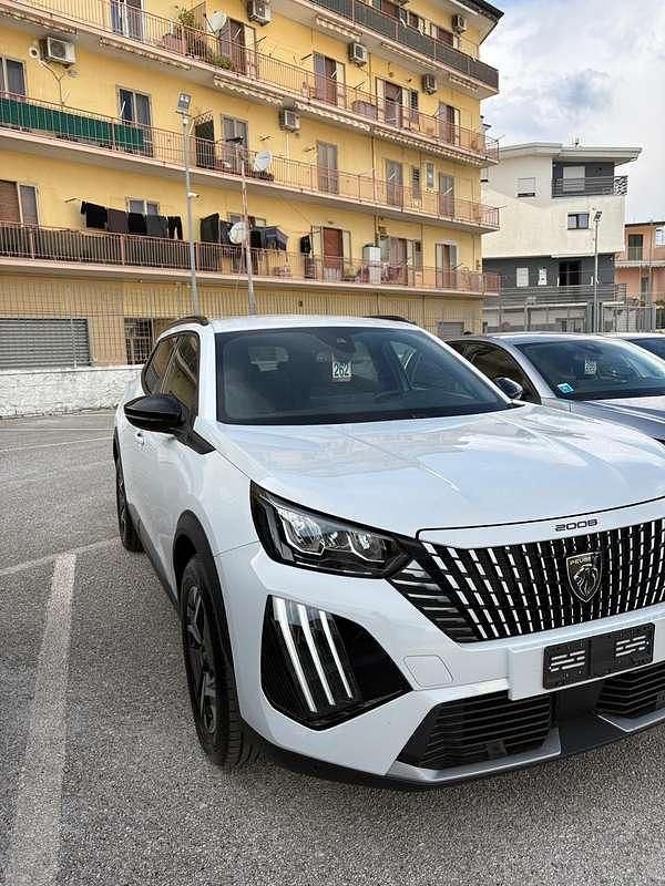 Usata Peugeot 2008 Allure 101 CV (74 kW) 2025 SUV