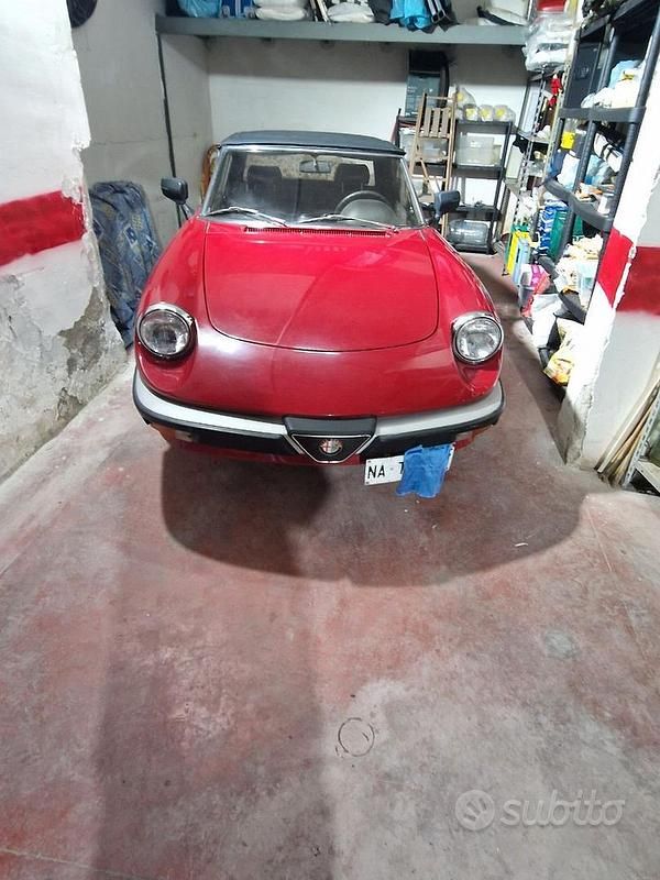 Usata Alfa Romeo Spider 128 CV (94 kW) 1989 Rosso Cabrio
