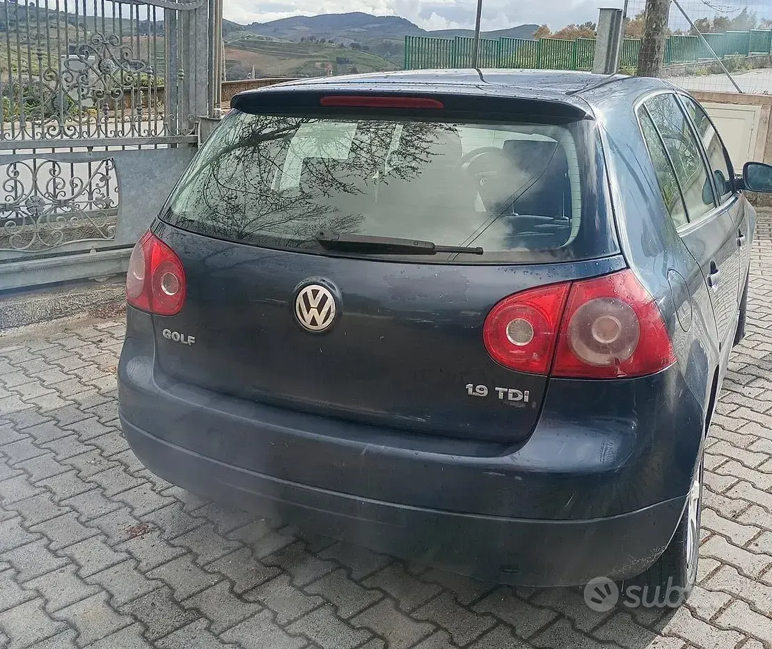 Usata VW Golf IV Trendline 105 CV (77 kW) 2004 Blu Berlina