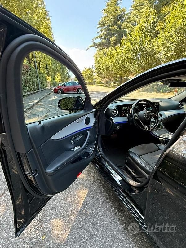 Usata Mercedes E220 Premium 194 CV (142 kW) 2020 Nero Berlina