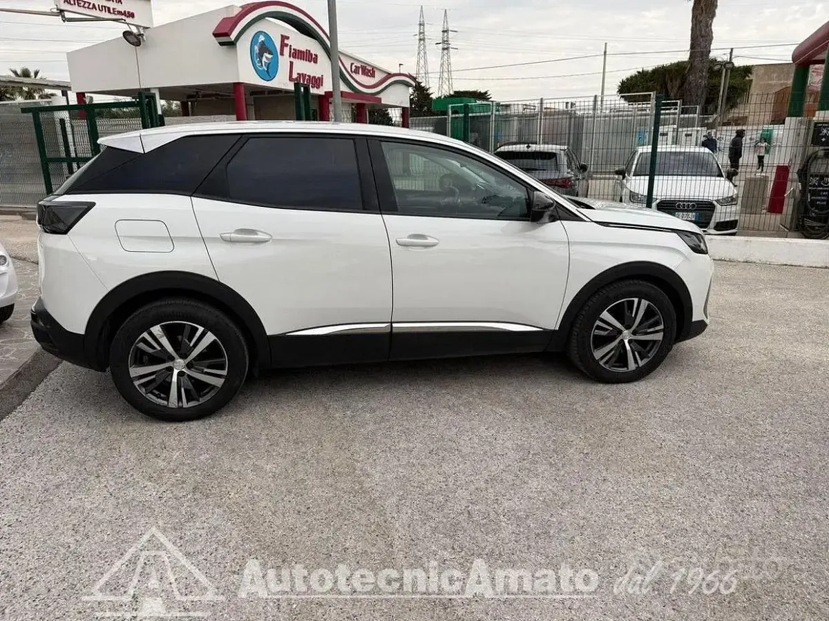 Usata Peugeot 3008 Allure 131 CV (96 kW) 2022 Bianco SUV