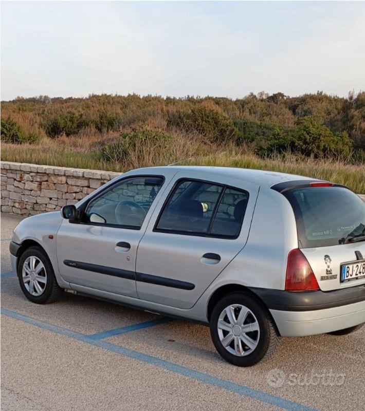 Usata Renault Clio II SE 48 CV (35 kW) 2000 Grigio Utilitaria