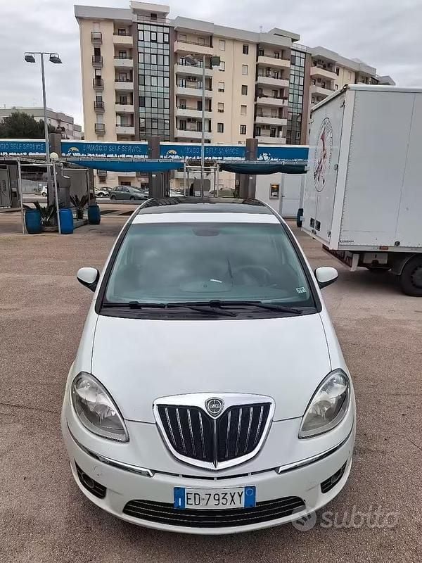 Usata Lancia Musa 90 CV (66 kW) 2010 Bianco Monovolume