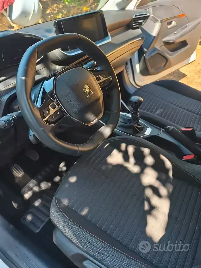 Usata Peugeot 208 Allure 102 CV (75 kW) 2021 Bianco Utilitaria