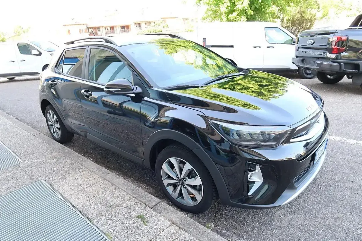Gebraucht Kia Stonic Style 84 PS (61 kW) 2023 Schwarz SUV