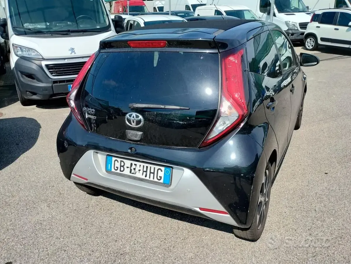 Usata Toyota Aygo Connect Style 72 CV (52 kW) 2020 Nero Utilitaria