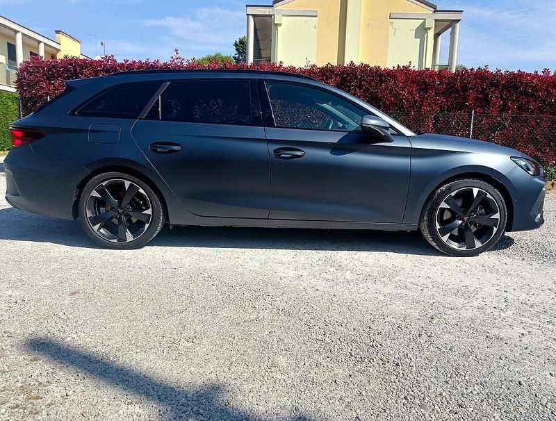 Usata Cupra Leon 150 CV (110 kW) 2024 Grigio Station wagon