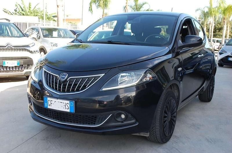 Usata Lancia Ypsilon Gold 69 CV (50 kW) 2021 Nero Utilitaria