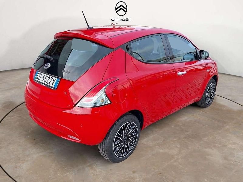 Usata Lancia Ypsilon Gold 69 CV (50 kW) 2021 Rosso Utilitaria