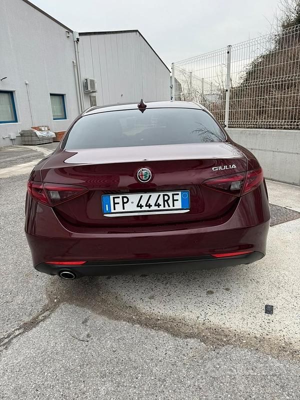 Usata Alfa Romeo Giulia 150 CV (110 kW) 2016 Rosso Berlina