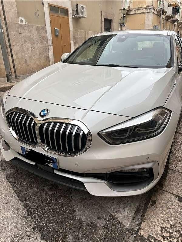 Usata BMW 118 Luxury Line 136 CV (100 kW) 2019 Bianco Utilitaria