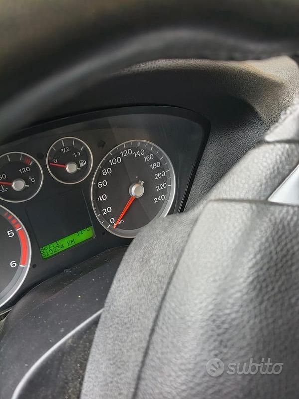 Usata Ford Focus 90 CV (66 kW) 2007 Nero Berlina