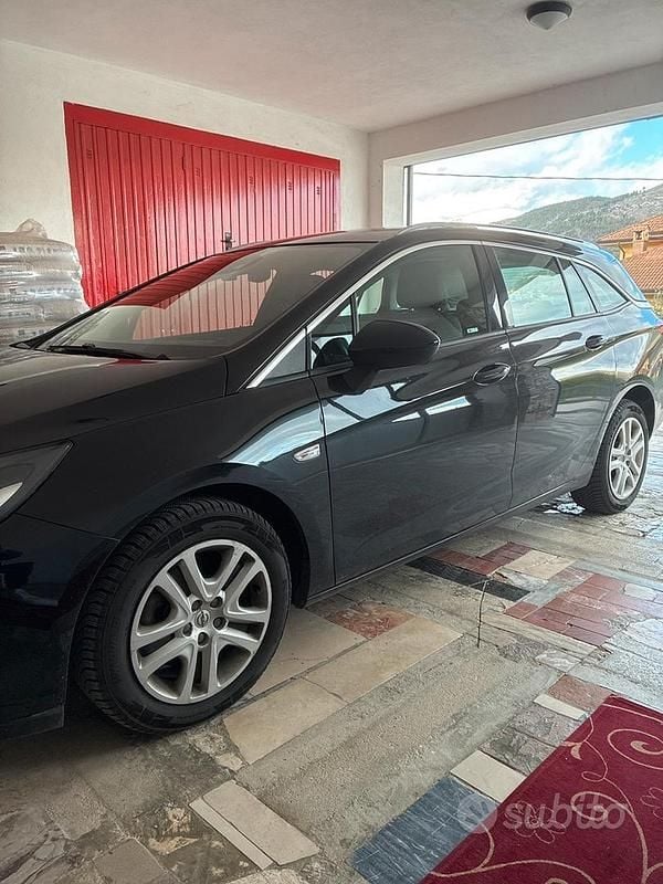 Usata Opel Astra 136 CV (100 kW) 2017 Nero Station wagon
