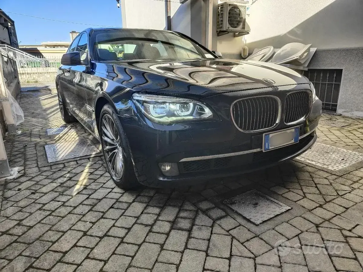 Usata BMW 740 Efficient Dynamics 313 CV (230 kW) 2012 Blu Berlina