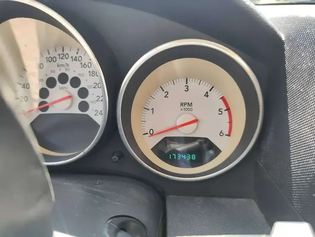 Usata Dodge Caliber SXT 140 CV (102 kW) 2008 Argento Utilitaria