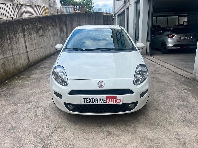 Usata Fiat Punto Street 85 CV (62 kW) 2014 Bianco Utilitaria