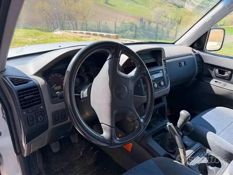 Usata Mitsubishi Pajero 115 CV (84 kW) 2001 Grigio SUV