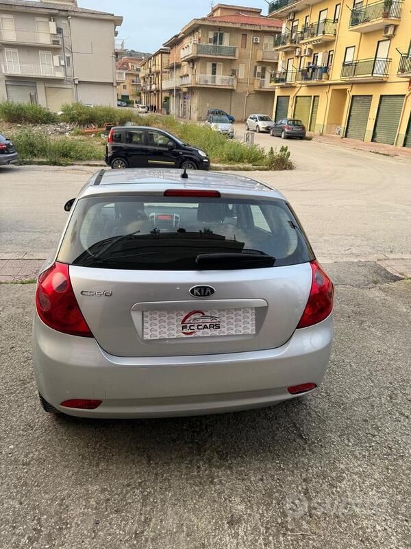 Usata Kia Ceed EX 122 CV (89 kW) 2007 Grigio Utilitaria