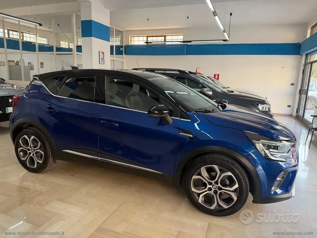 Usata Renault Captur Intens 101 CV (74 kW) 2023 Blu/azzurro SUV