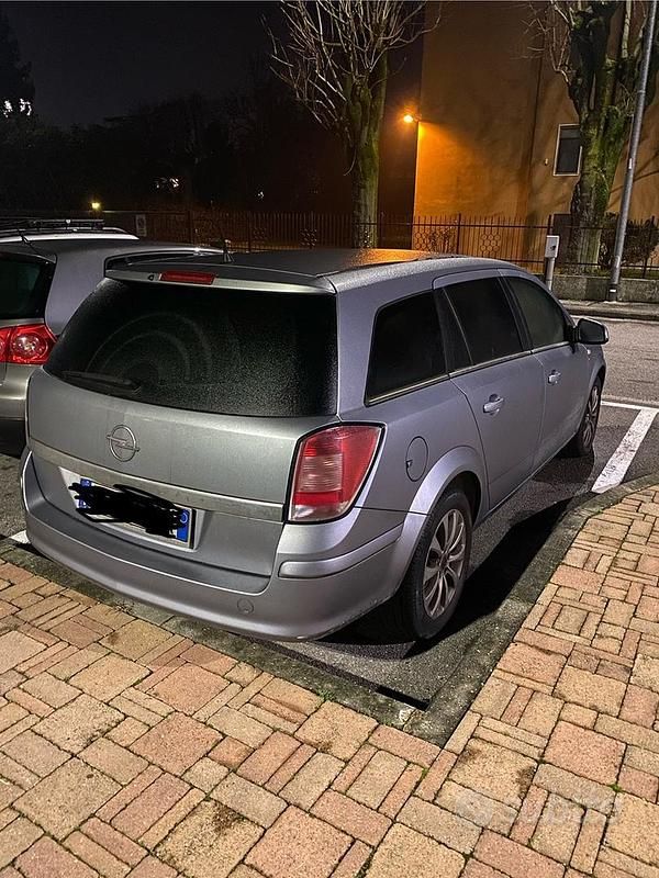 Usata Opel Astra 2011 Grigio Station wagon