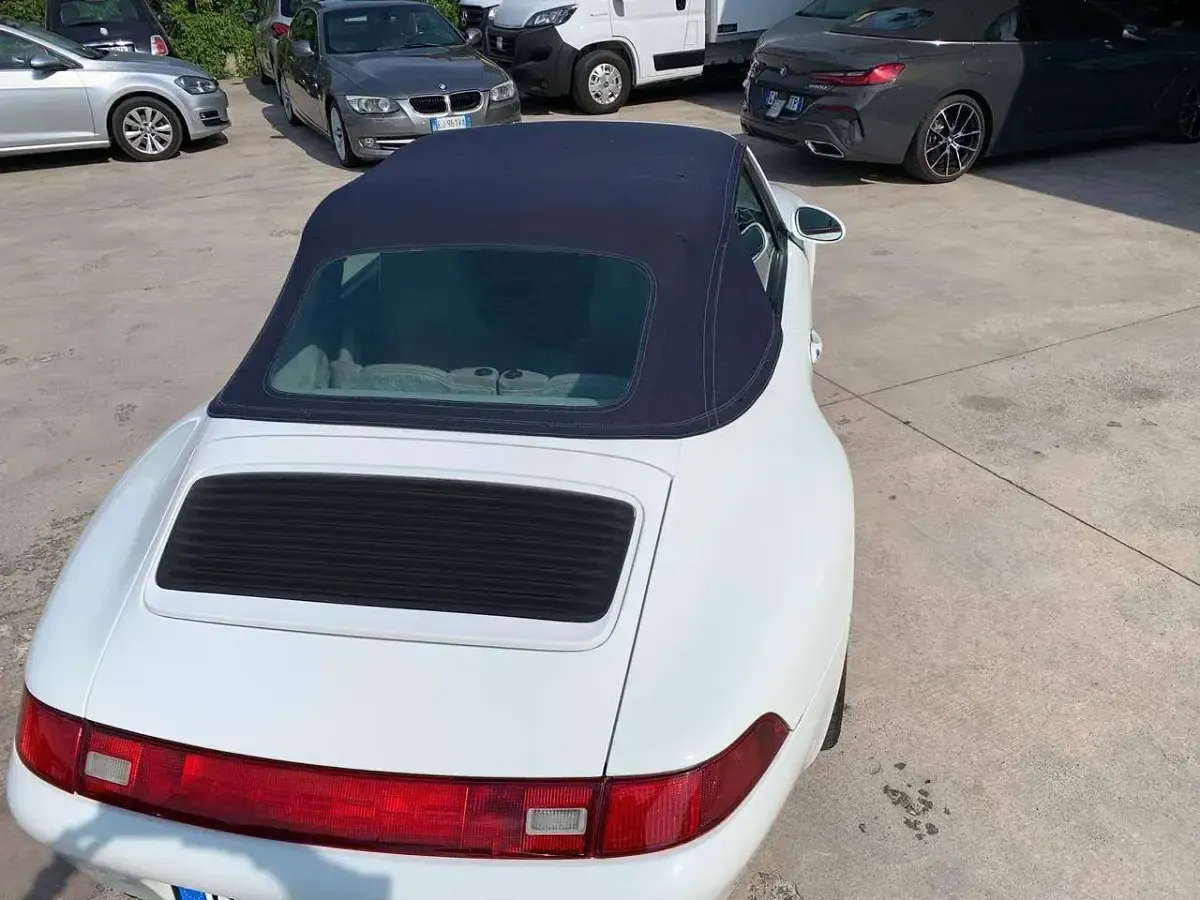 Usata Porsche 911 Carrera 4 Cabriolet 272 CV (200 kW) 1995 Bianco pastello Cabrio
