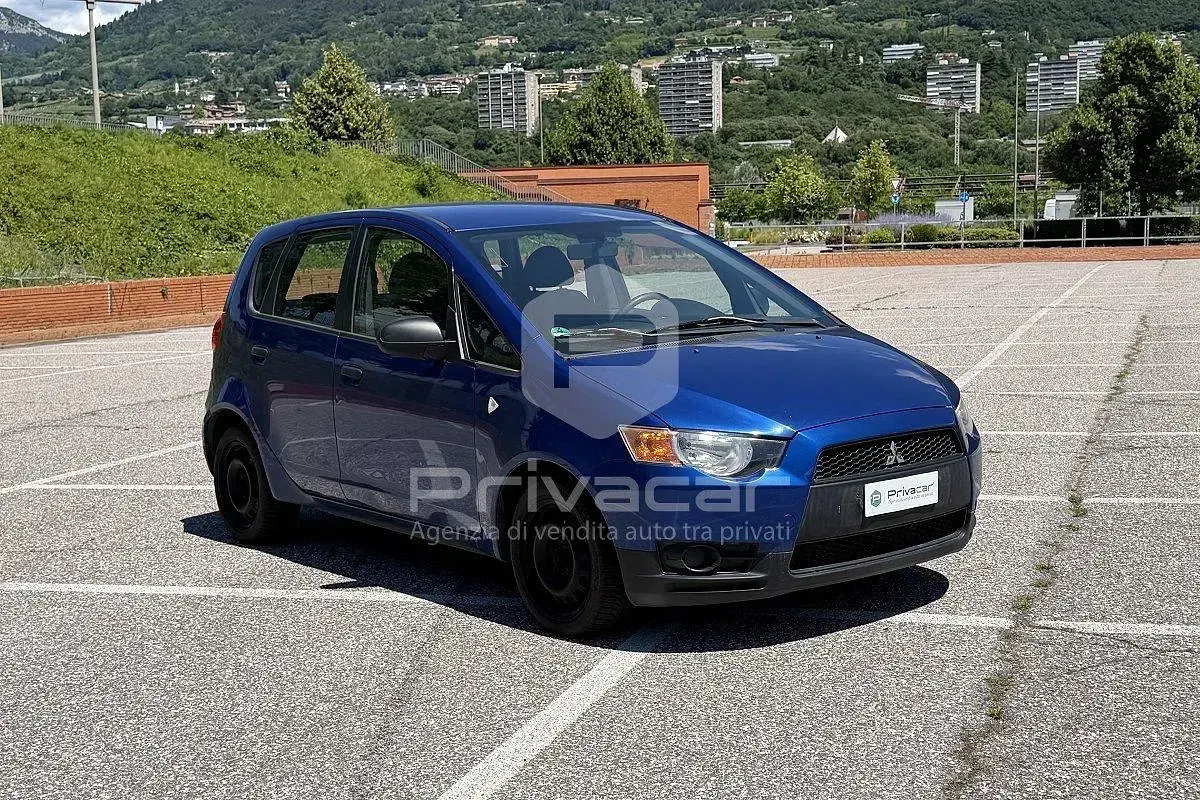 Usata Mitsubishi Colt Invite 75 CV (55 kW) 2009 Blu Utilitaria