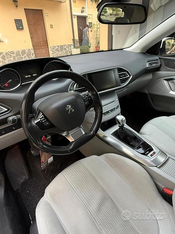 Usata Peugeot 308 116 CV (85 kW) 2015 Bianco Berlina