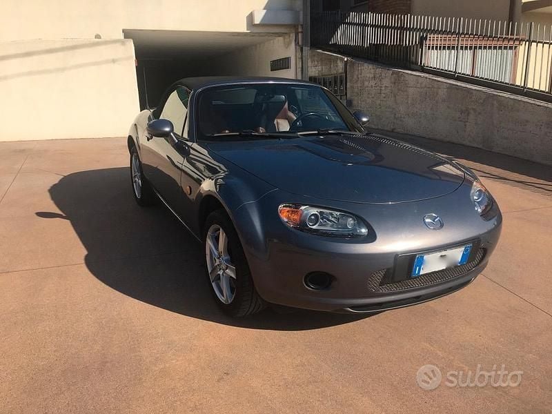 Usata Mazda MX5 131 CV (96 kW) 2006 Grigio Cabrio