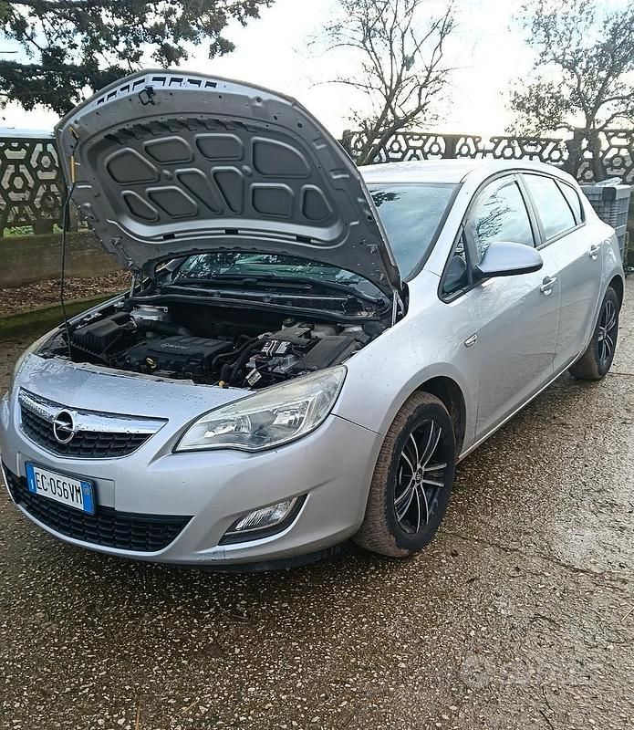 Usata Opel Astra 2010 Grigio Berlina