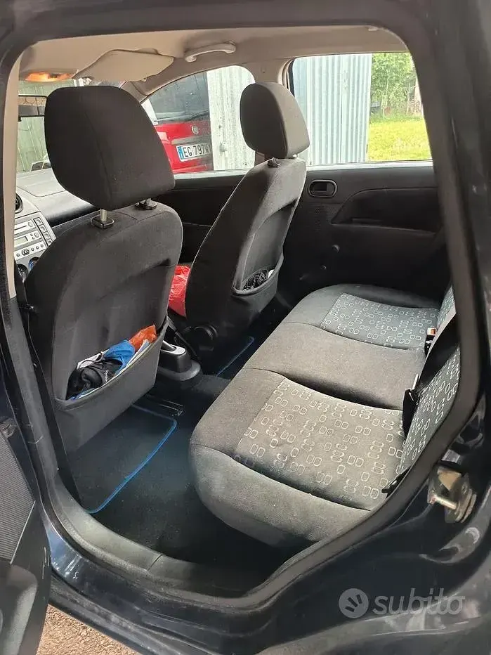 Usata Ford Fiesta 68 CV (50 kW) 2005 Utilitaria
