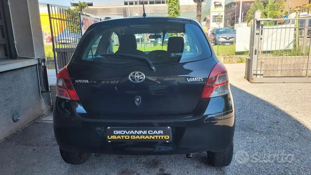 Usata Toyota Yaris Sol 90 CV (66 kW) 2011 Nero Utilitaria